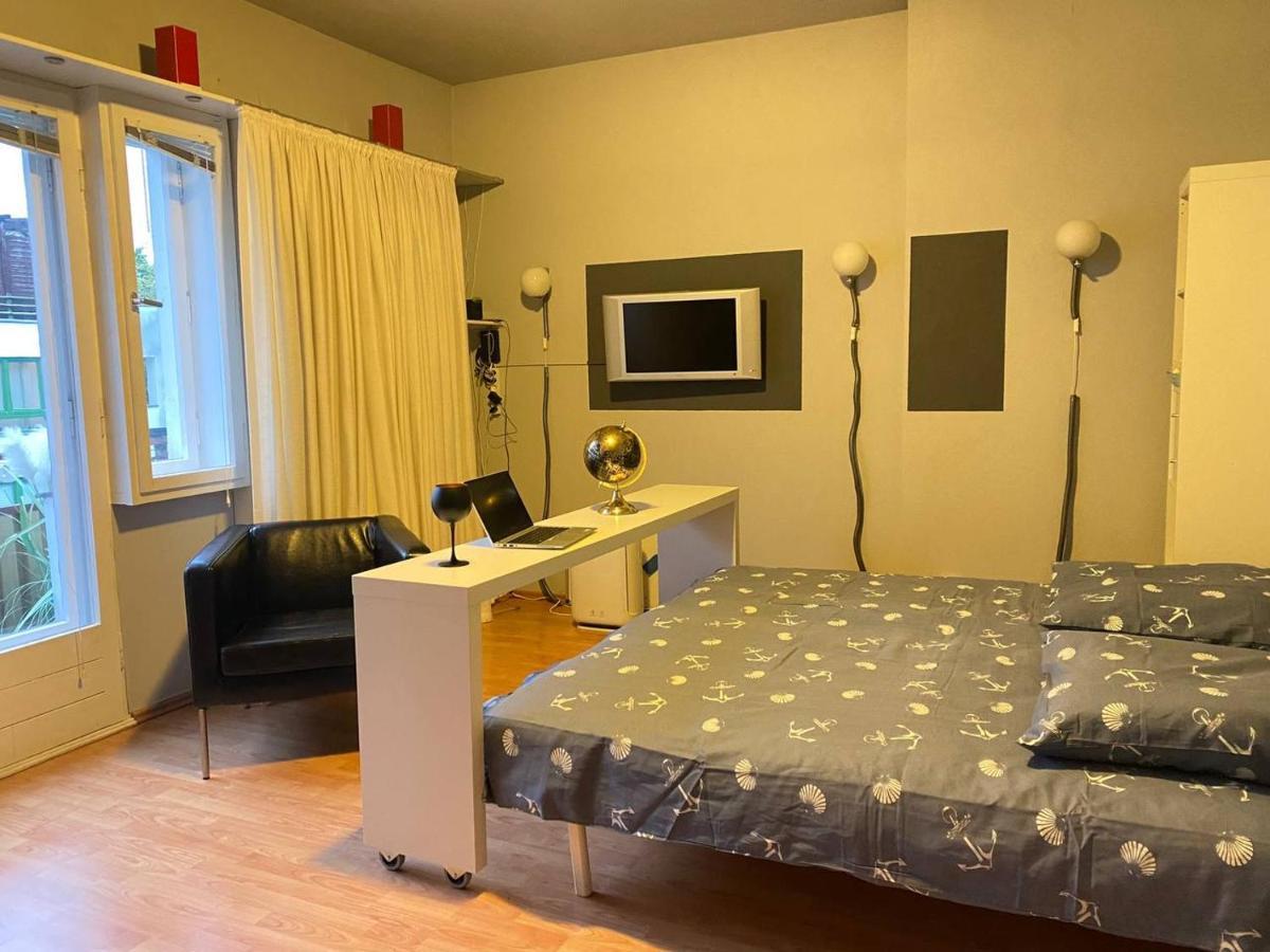 Cozy Modern Apartment With Small Balcony In The Heart Of Berlin Exteriör bild