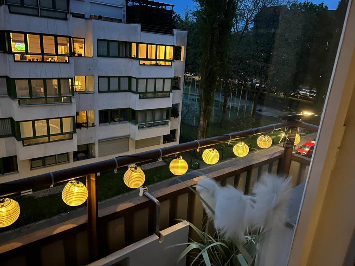 Cozy Modern Apartment With Small Balcony In The Heart Of Berlin Exteriör bild