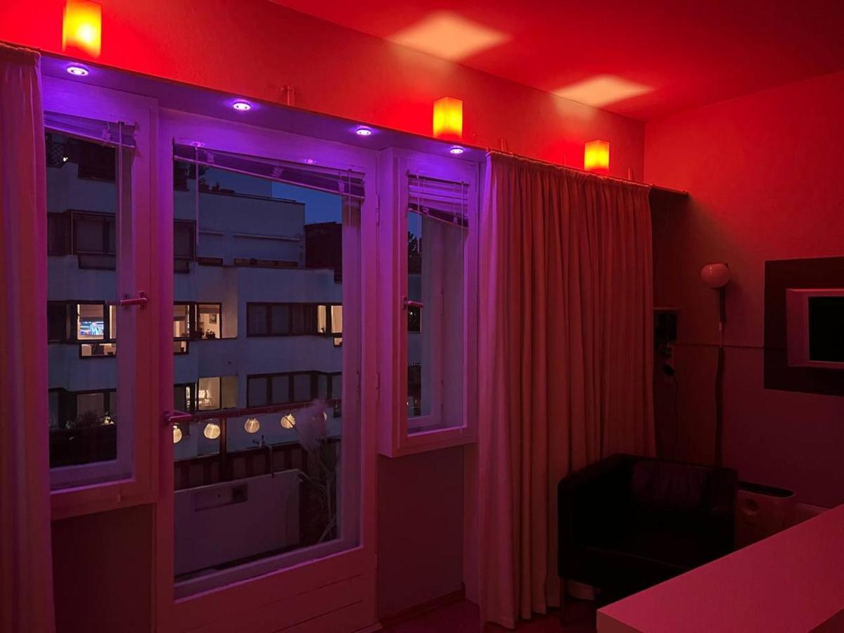 Cozy Modern Apartment With Small Balcony In The Heart Of Berlin Exteriör bild