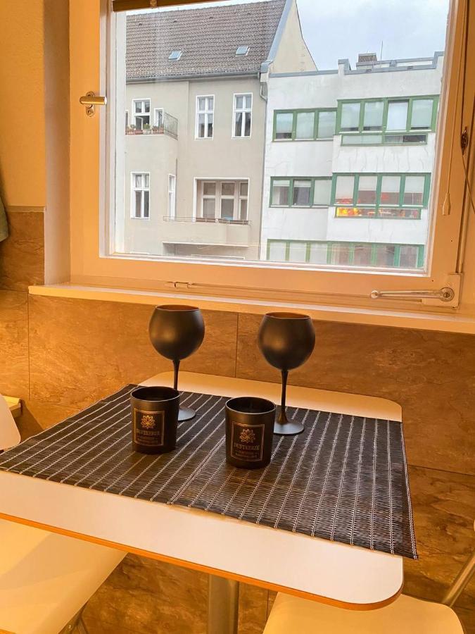 Cozy Modern Apartment With Small Balcony In The Heart Of Berlin Exteriör bild