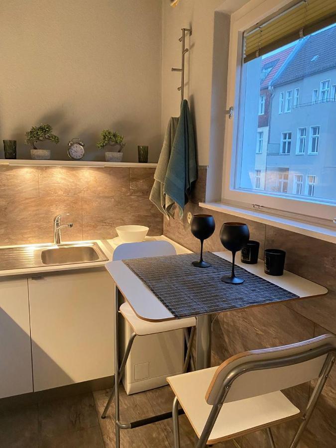 Cozy Modern Apartment With Small Balcony In The Heart Of Berlin Exteriör bild