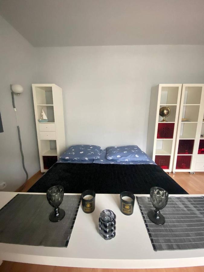 Cozy Modern Apartment With Small Balcony In The Heart Of Berlin Exteriör bild