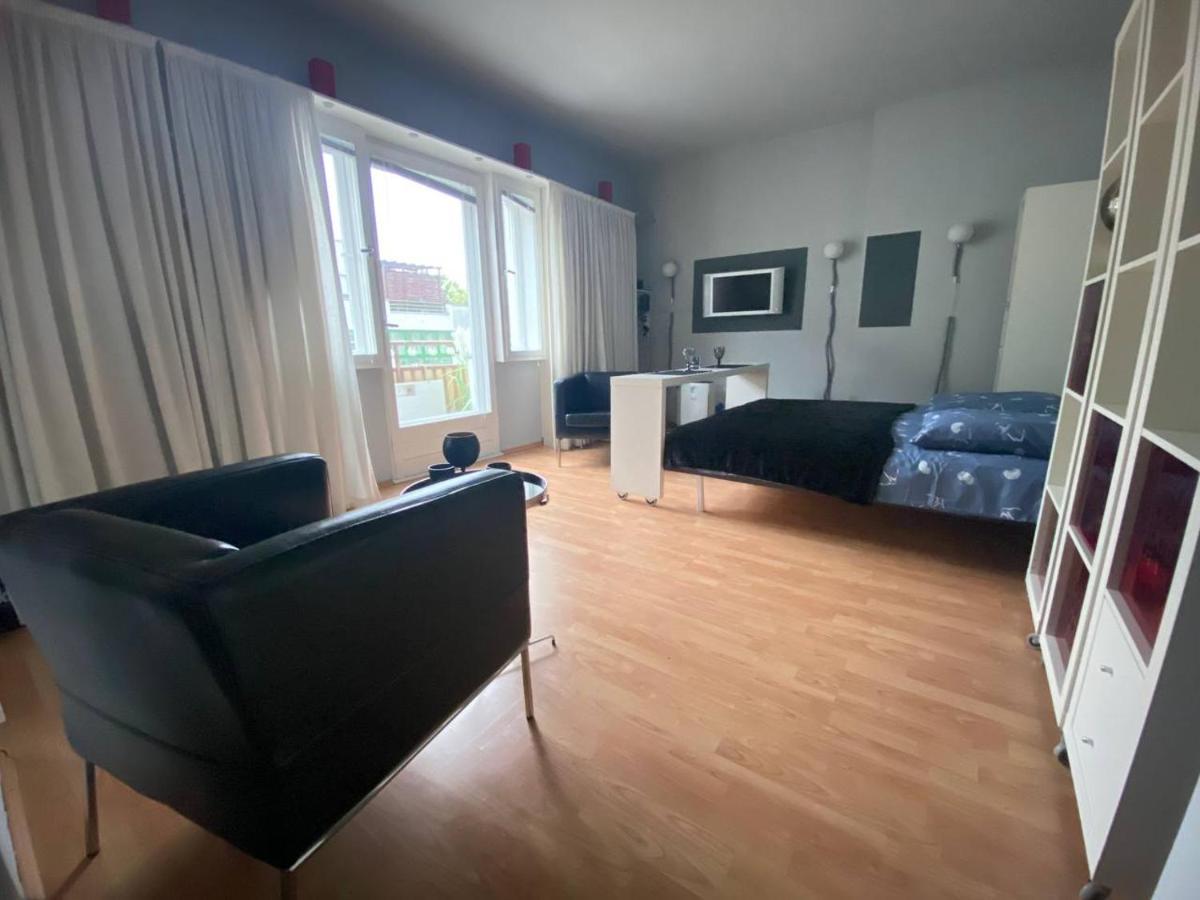 Cozy Modern Apartment With Small Balcony In The Heart Of Berlin Exteriör bild