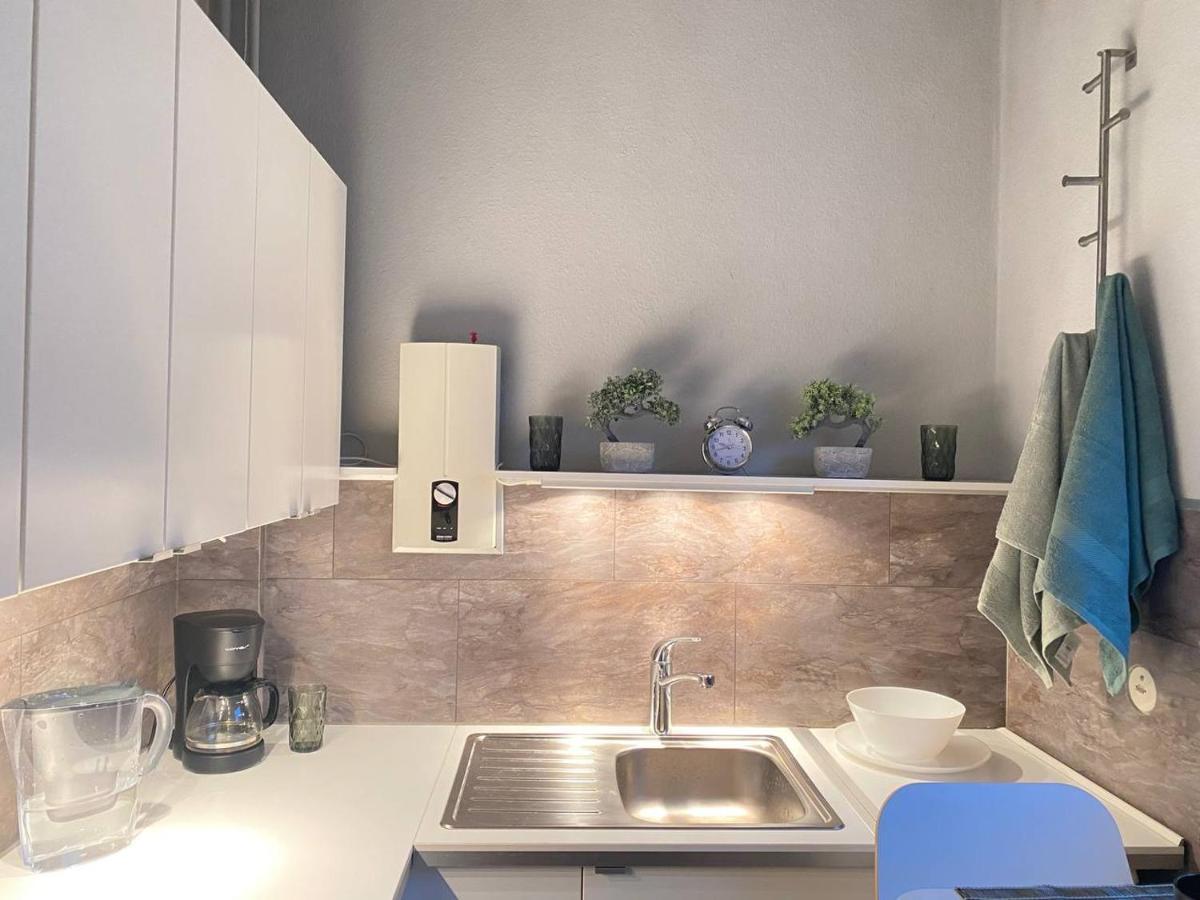 Cozy Modern Apartment With Small Balcony In The Heart Of Berlin Exteriör bild
